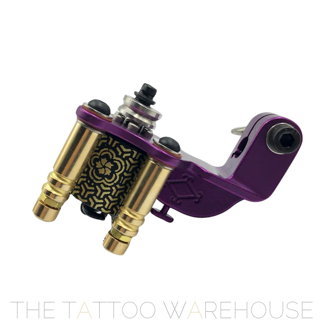 A Beautiful closeup of the Era Higa Quinke v.2s. Its aluminium frame is purple. The Foulhaber motor has a geometric pattern originating from Japan. The best and most beautiful rotary tattoo machine one the market.