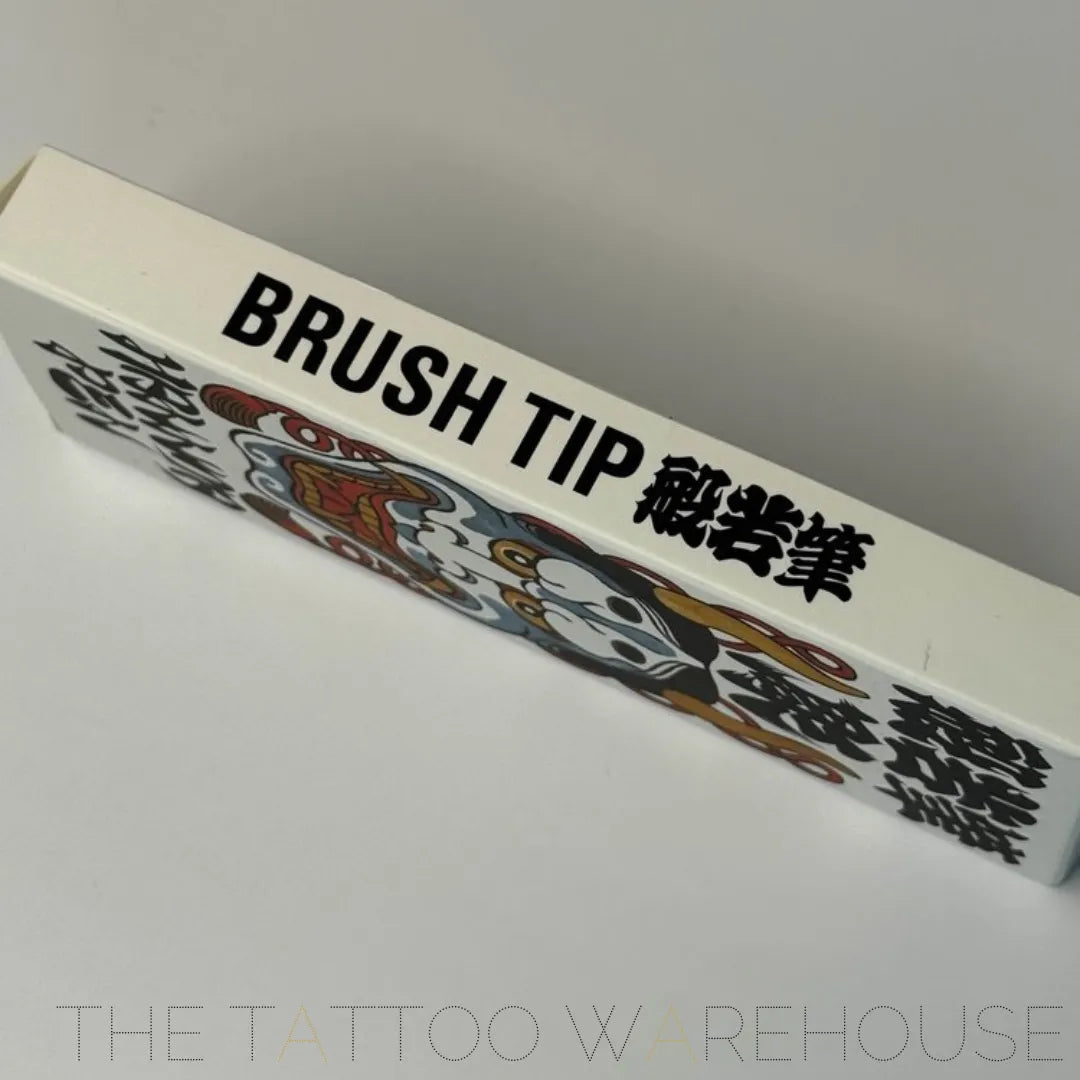 Hannya Pens brush tip, pens laid out individually